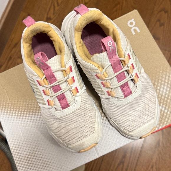 ON Kids Sneakers - White and Pink - Picture 4 of 6